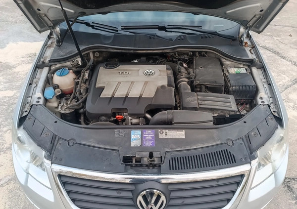 Volkswagen Passat cena 18500 przebieg: 301700, rok produkcji 2009 z Brzostek małe 92